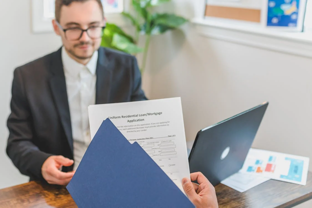 Real estate client receiving mortgage application
